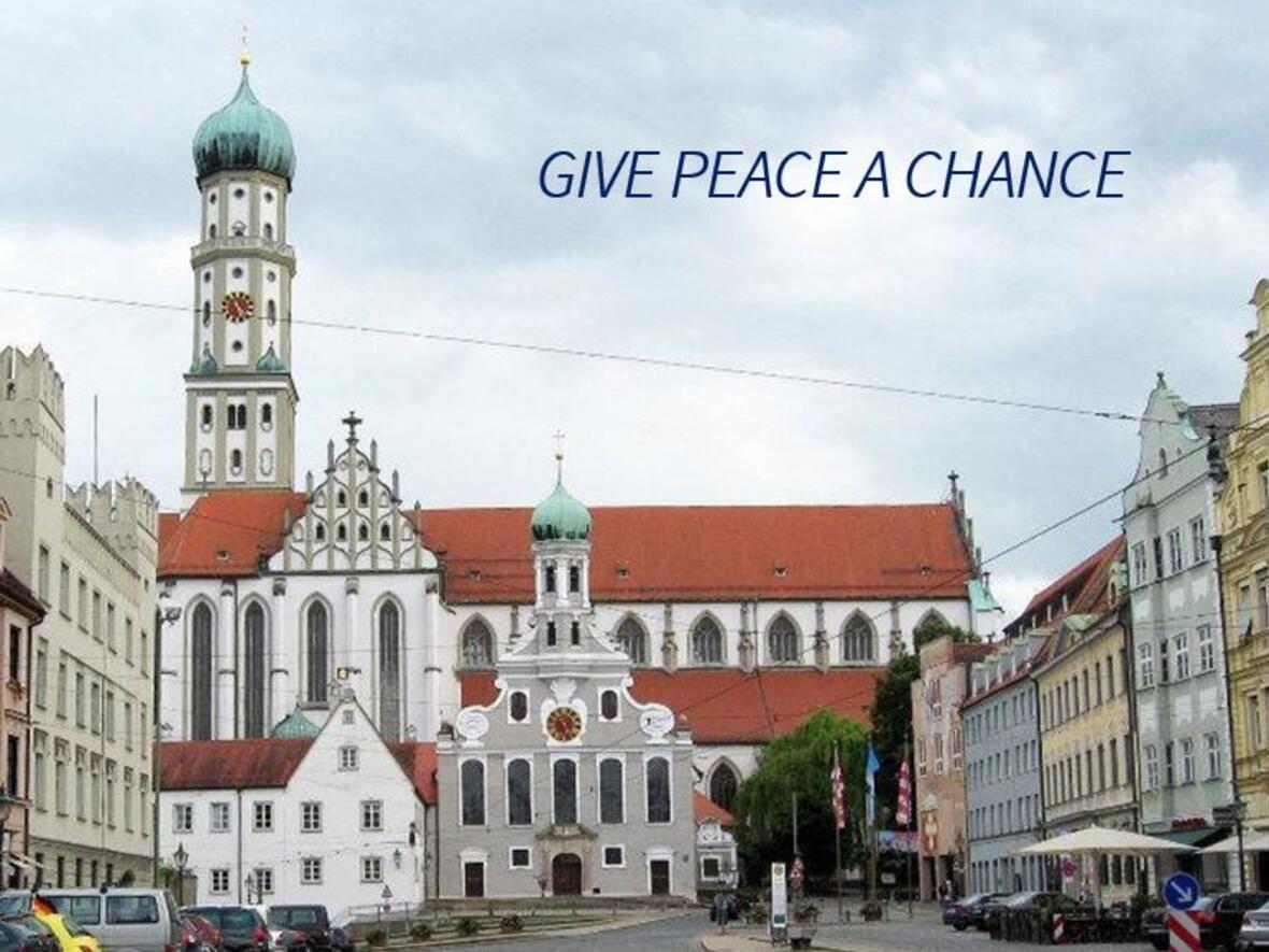 Friedensgebet am Ulrichsplatz (Foto: Schulwerk)