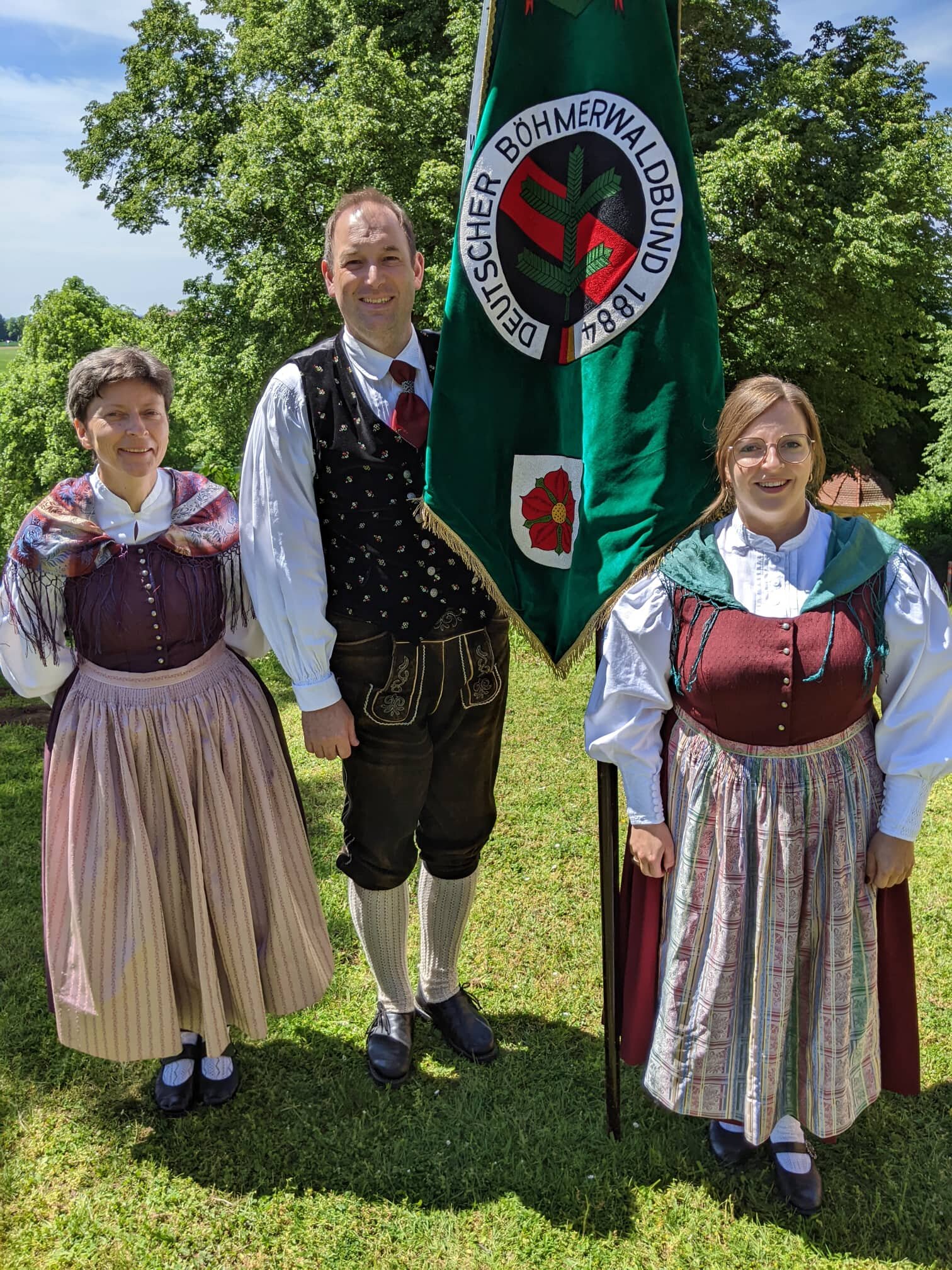 Böhmerwald-Trachtengruppe auf der Wallfahrt katholischer Vertriebenenverbände, Schönenberg bei Ellwangen (Foto Werner Schuster_Pfarrei Schönenberg)