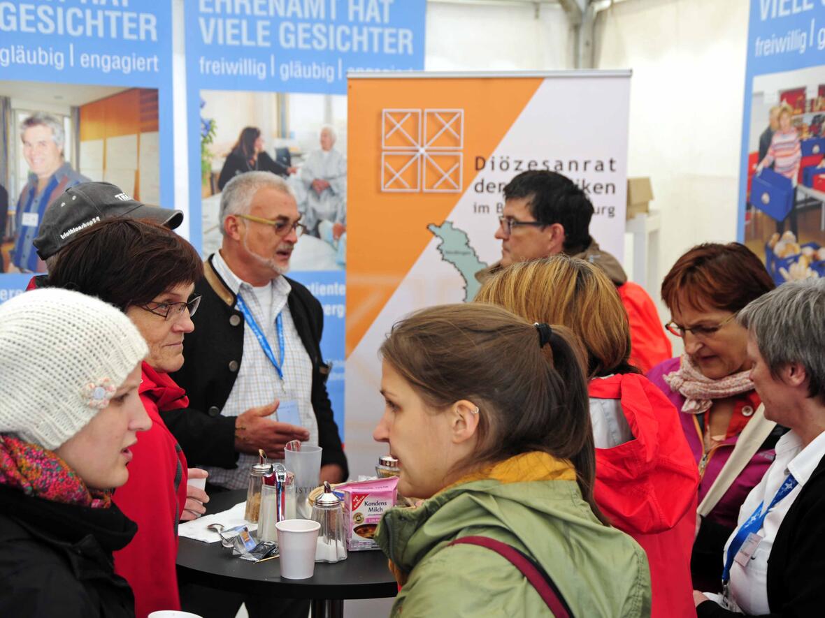 Alle Katholikentags-Besucher sind auch heuer wieder herzlich willkommen, sich am Bistumsstand zu informieren und ins Gespräch zu kommen. (Archivfoto: Nicolas Schnall / pba)