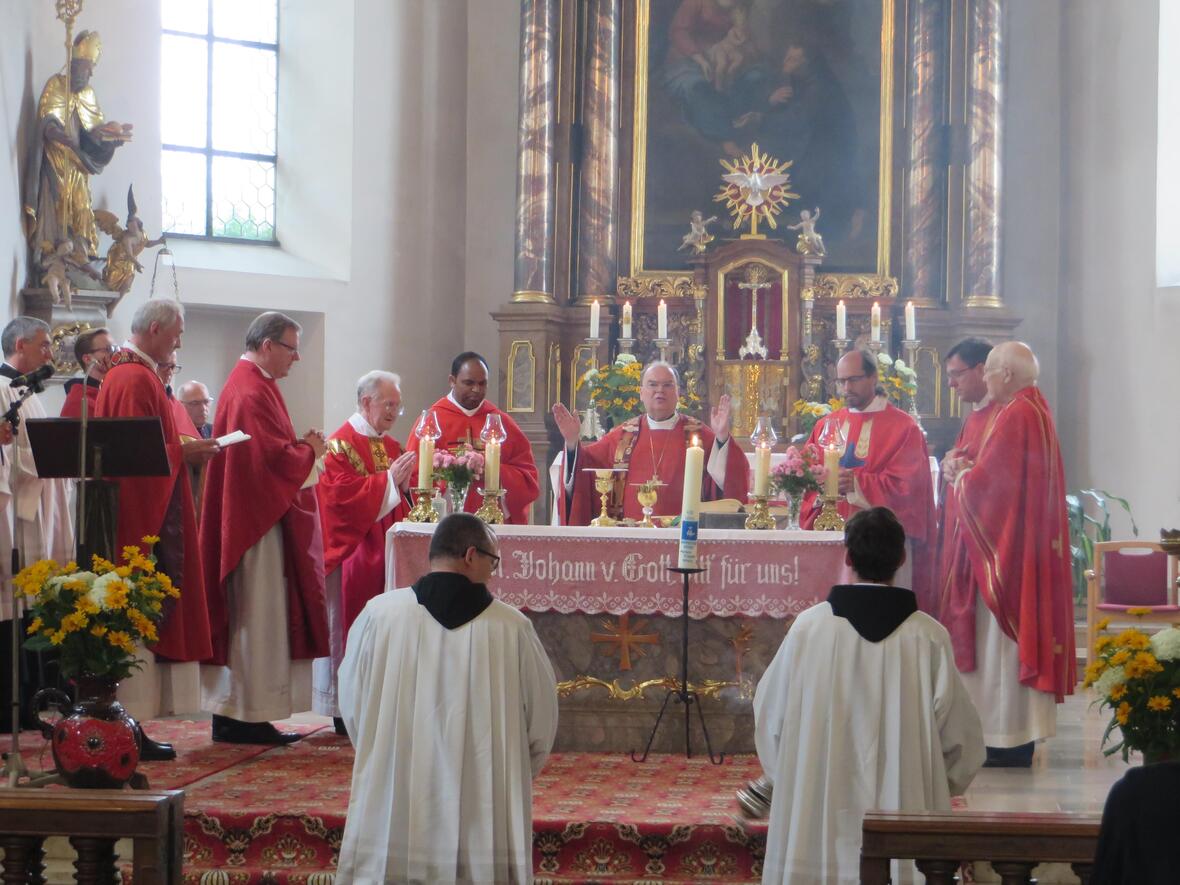 Bischof Bertram Meier feierte den Gottesdienst mit zahlreichen Brüdern aus Neuburg und dezentraleuropäischen Provinzen. (Fotos: Viktoria Zäch/pba)