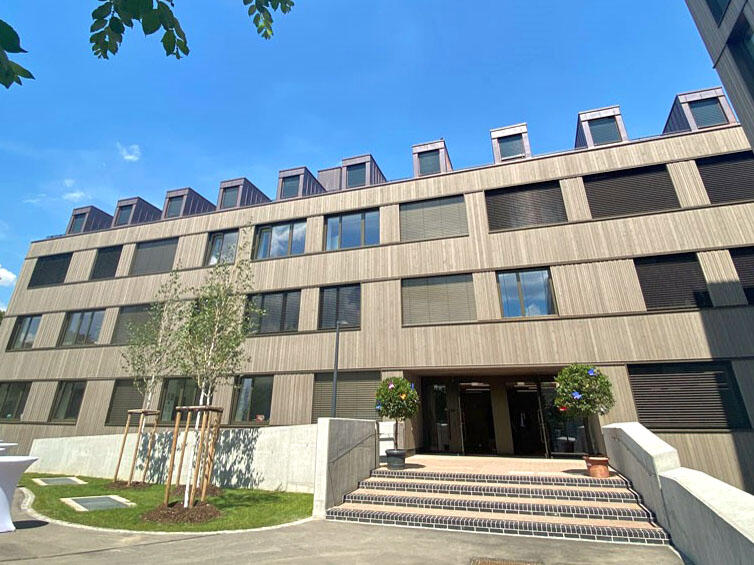 Die Frère-Roger-Schule in Augsburg-Oberhausen nach der Sanierung. (Foto: KJF Augsburg / Angelika Urbach)