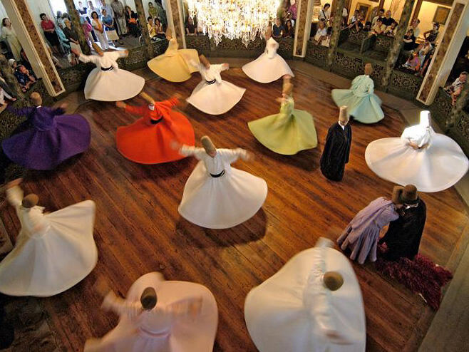 Der Semah-Tanz ist ein bekannter Bestandteil alevitischer Gottesdienste. (Motivfoto: Wikimedia Commons)