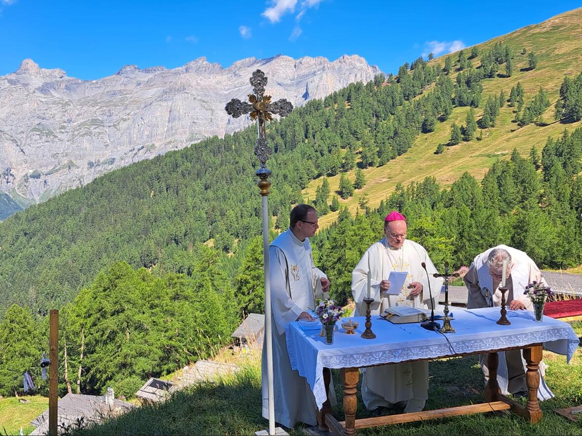 Alpmesse mit Bischof Bertram am Schweizer Nationalfeiertag (Fotos: Pfarreien Region Leuk)