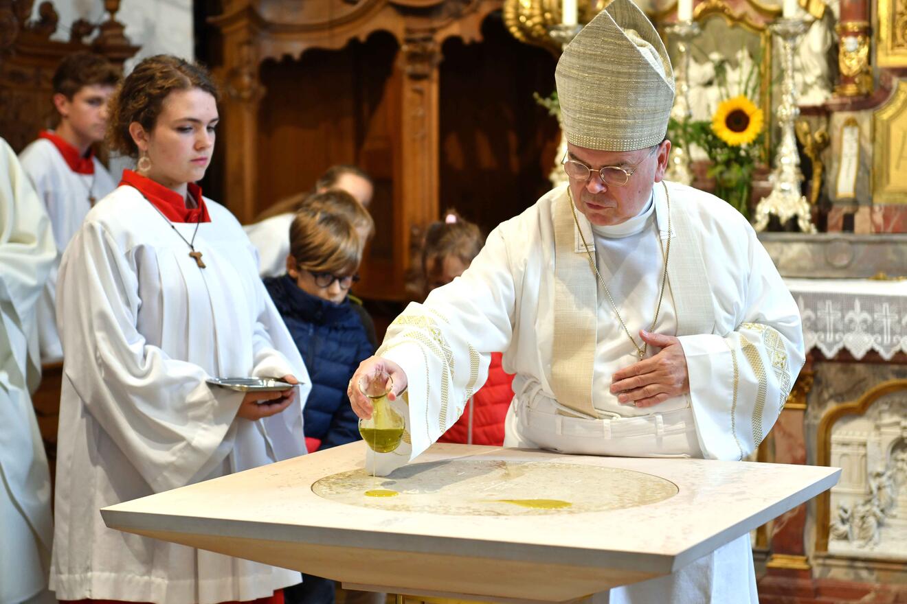 Altarweihe: Für die Botschaft Jesu brennen