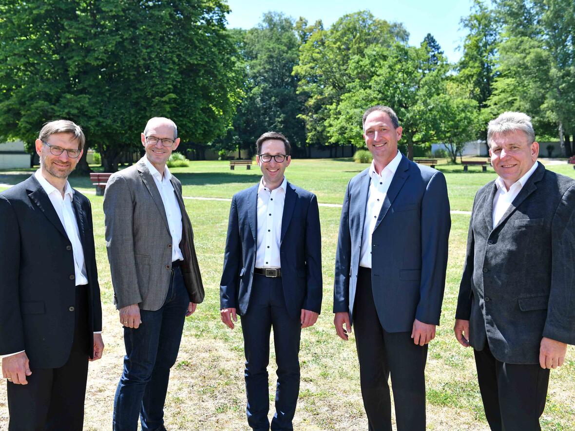 Die diesjährigen Weihekandidaten für den Ständiger Diakonat (v.l.): Dr. Daniel Esch, Alfred Erdt, Markus Munzinger, Martin Pfuff und Thomas Fischer. (Foto: Nicolas Schnall / pba)