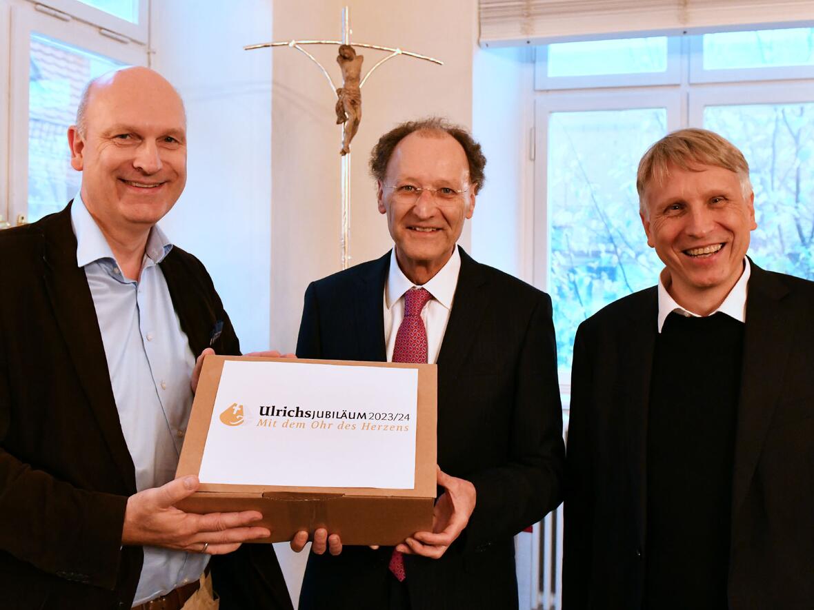 (v.l.) Geschäftsführer Dr. Christoph Goldt, Generalvikar Dr. Wolfgang Hacker und Domkapitular Dr. Thomas Groll (Foto: Julian Schmidt / pba)