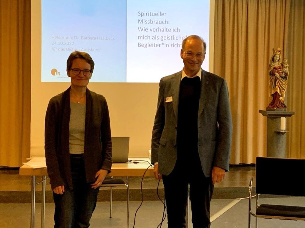 Studientag zu Geistlichem Missbrauch: Referentin Dr. Barbara Haslbeck und der Bischöfliche Beauftragte Dr. Christian Hartl. (Foto: Huber-Reißler)