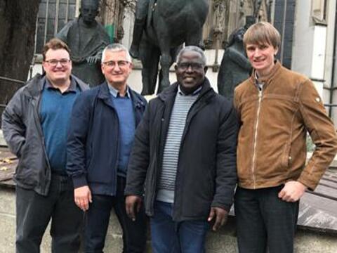 Zum Austausch mit der Abteilung Weltkirche und der aktion hoffnung kam Pfarrer Dr. Henry Sserwaniko Nganda nach Augsburg. Von links: Dr. Peter Frasch, Anton Stegmair, Pfarrer Henry und Johannes Müller (aktion hoffnung) (Foto: Abteilung Weltkirche)