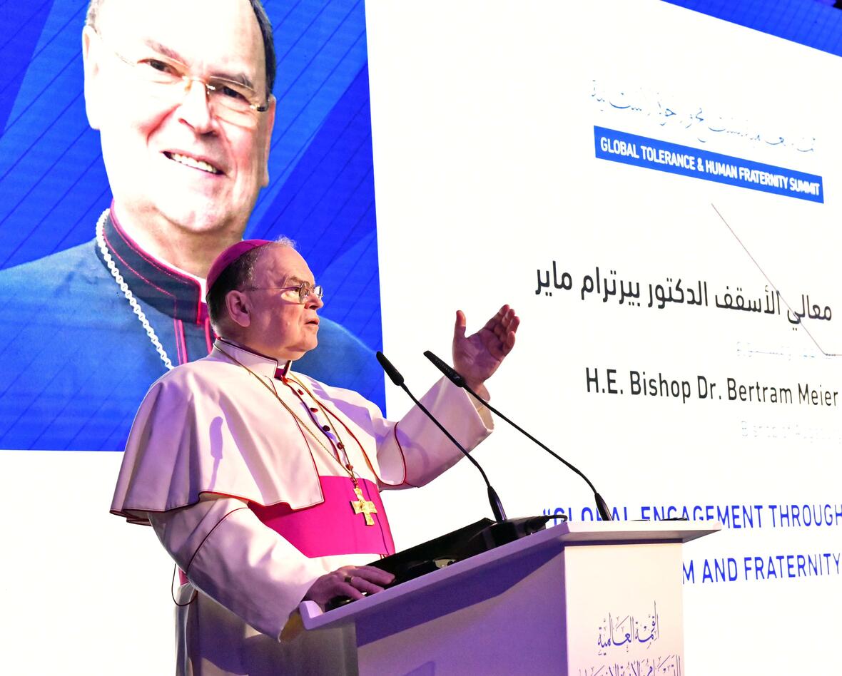 „Geschwisterlichkeit ist kein Luxusgut, sondern eine Überlebensfrage der Menschheit“: Weltkirche-Bischof Dr. Bertram Meier in seiner Rede beim „Tolerance and Human Fraternity Summit“ in Abu Dhabi. (Foto: Ulrich Bobinger / pba)