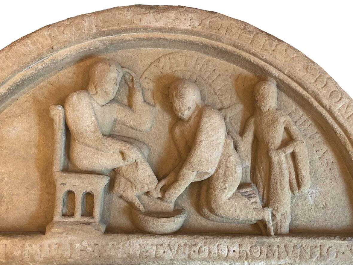 Das Relief mit Darstellung der Fußwaschung Christi (Foto: Gerda Riedl)