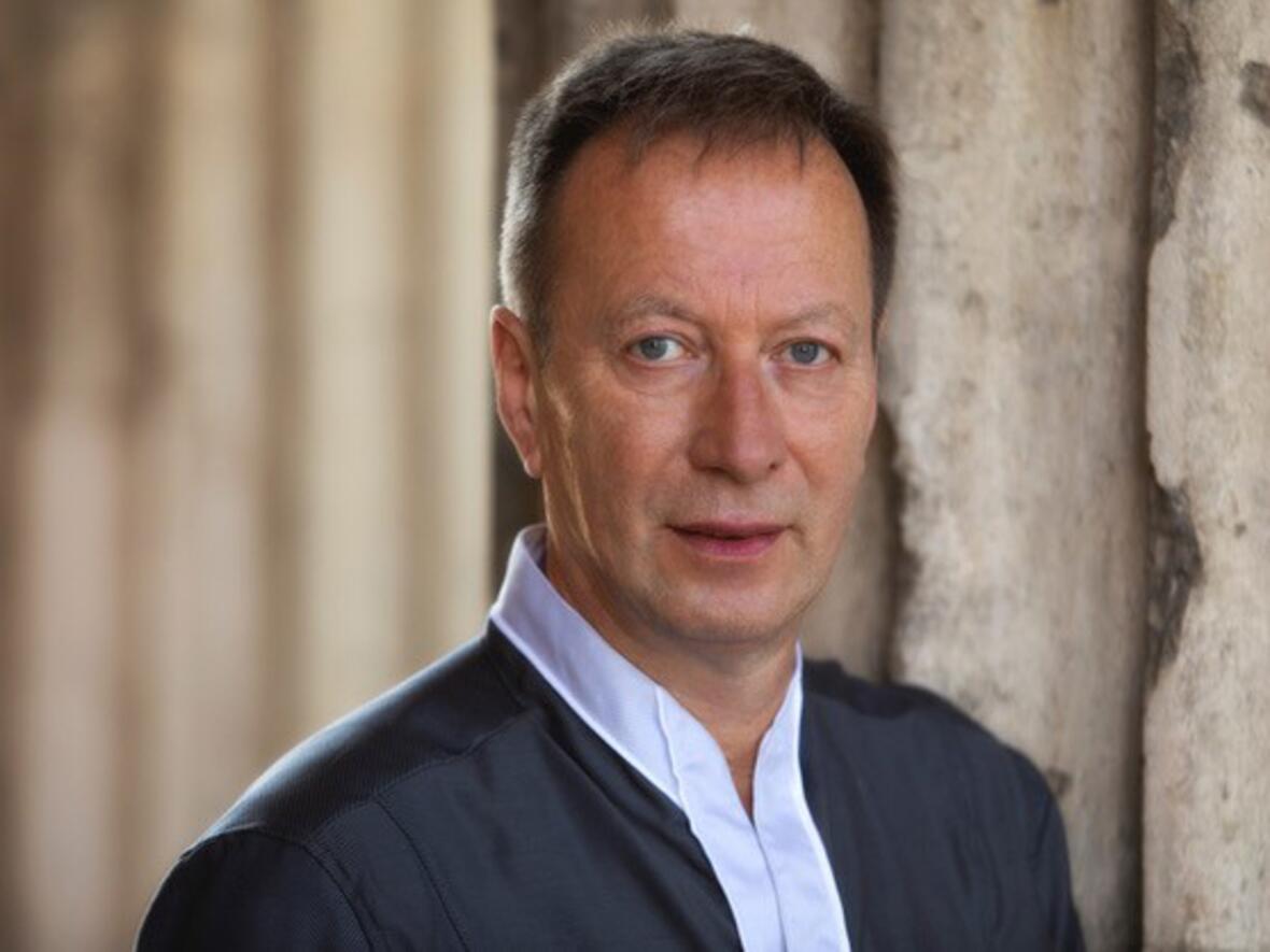 Bestseller-Autor Hans Pleschinski zu Gast im Akademischen Forum. (Foto: Christoph Mukherjee)