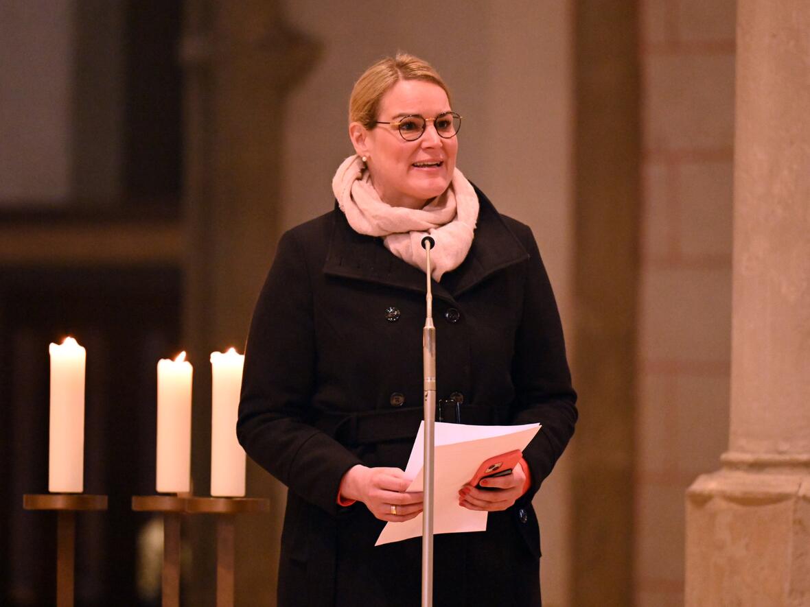 Sie richteten sich in Grußworten an die Gottesdienstgemeinde: Augsburgs Oberbürgermeisterin Eva Weber...