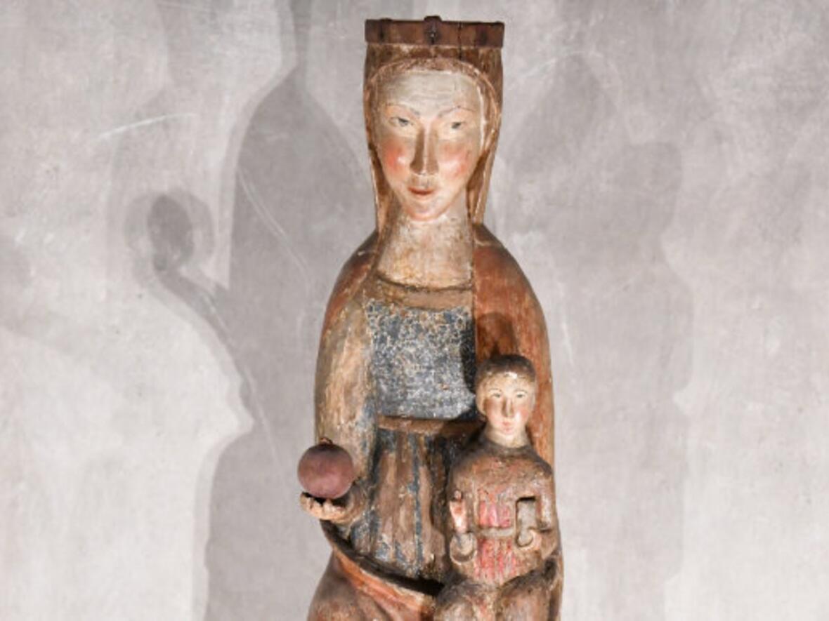 Romanische Madonna in der Westkrypta des Augsburger Doms (Foto: Leander Stork / pba)