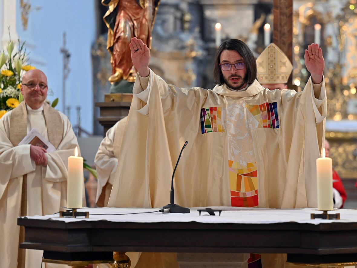 Am Ende spendete P. Franziskus den Primizsegen.