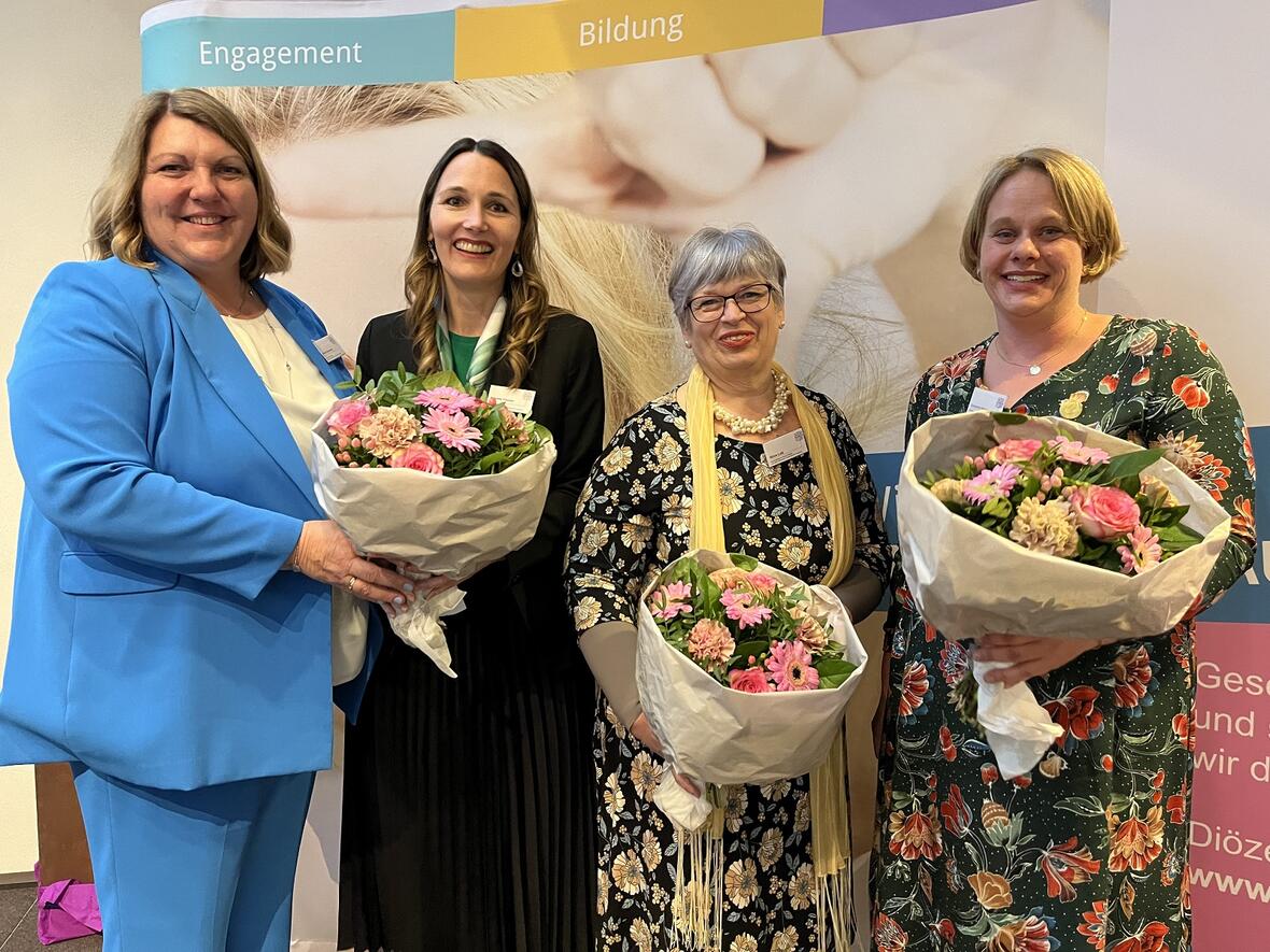 (v.l.) Vorsitzende Ulrike Stowasser mit den Stellvertreterinnen Annette Fischer, Silvia Lutz und Constanze Schmid. Nicht im Bild: die stellvertretende Vorsitzende Klara Weigl-Jäger (Foto: KDFB Diözesanverband Augsburg)