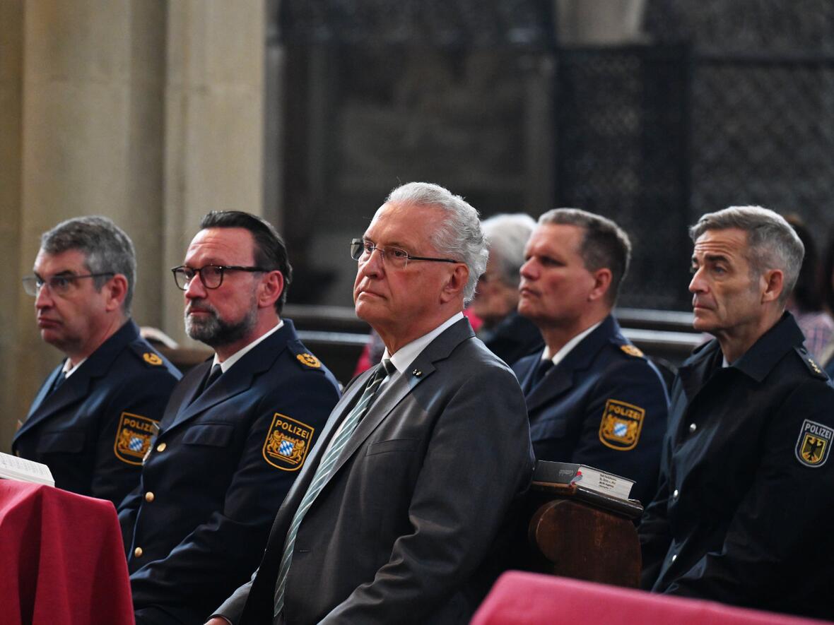 Staatsminister Joachim Herrmann beim Gottesdienst in der Ulrichsbasilika.
