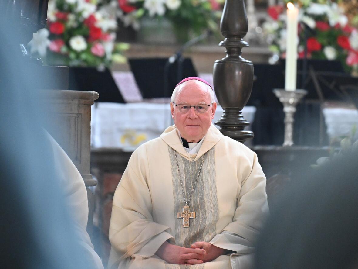 Zu den zahlreichen Gästen gehörte auch der frühere Bischof von Augsburg Dr. Konrad Zdarsa.