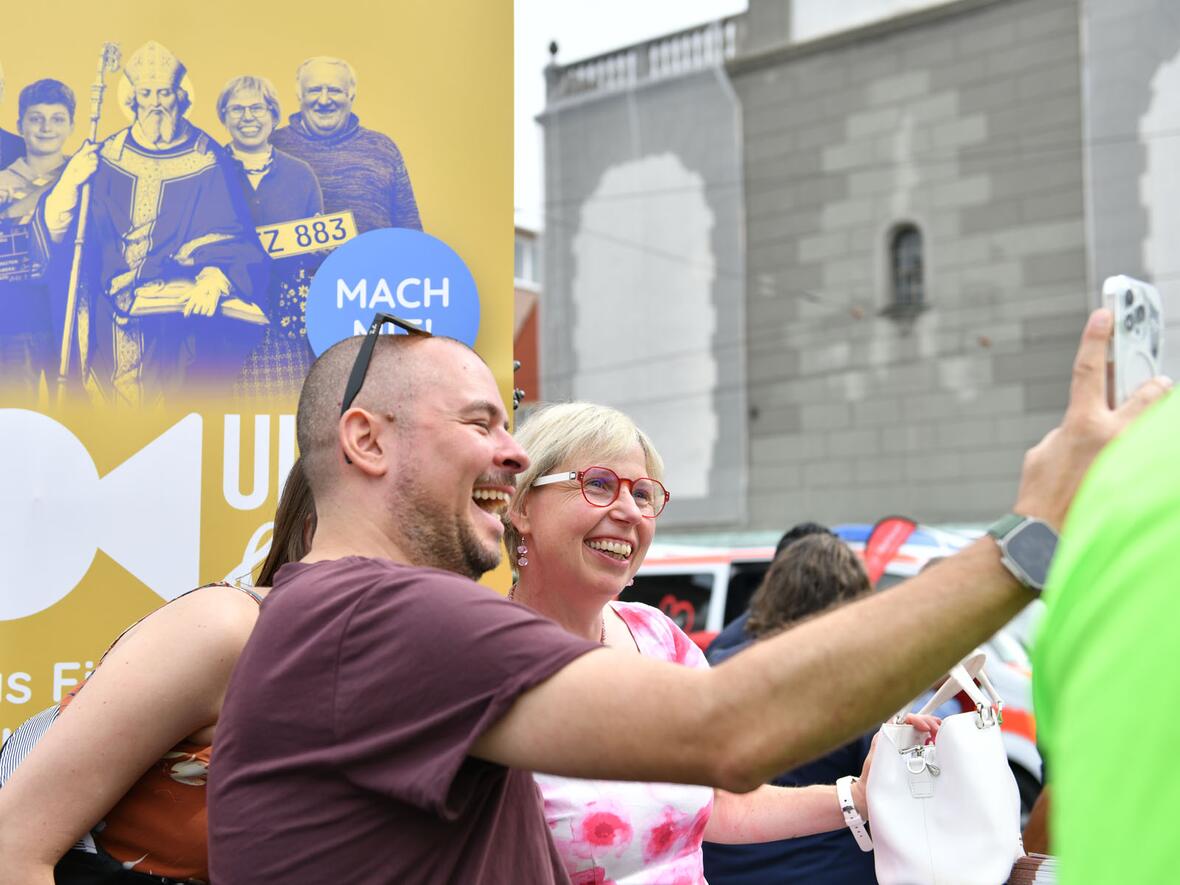 Ein Selfie mit dem Bistumspatron: Bei der Aktion "Uli und Du" war dies gefragt. (Foto: Maria Rösch / pba) 
