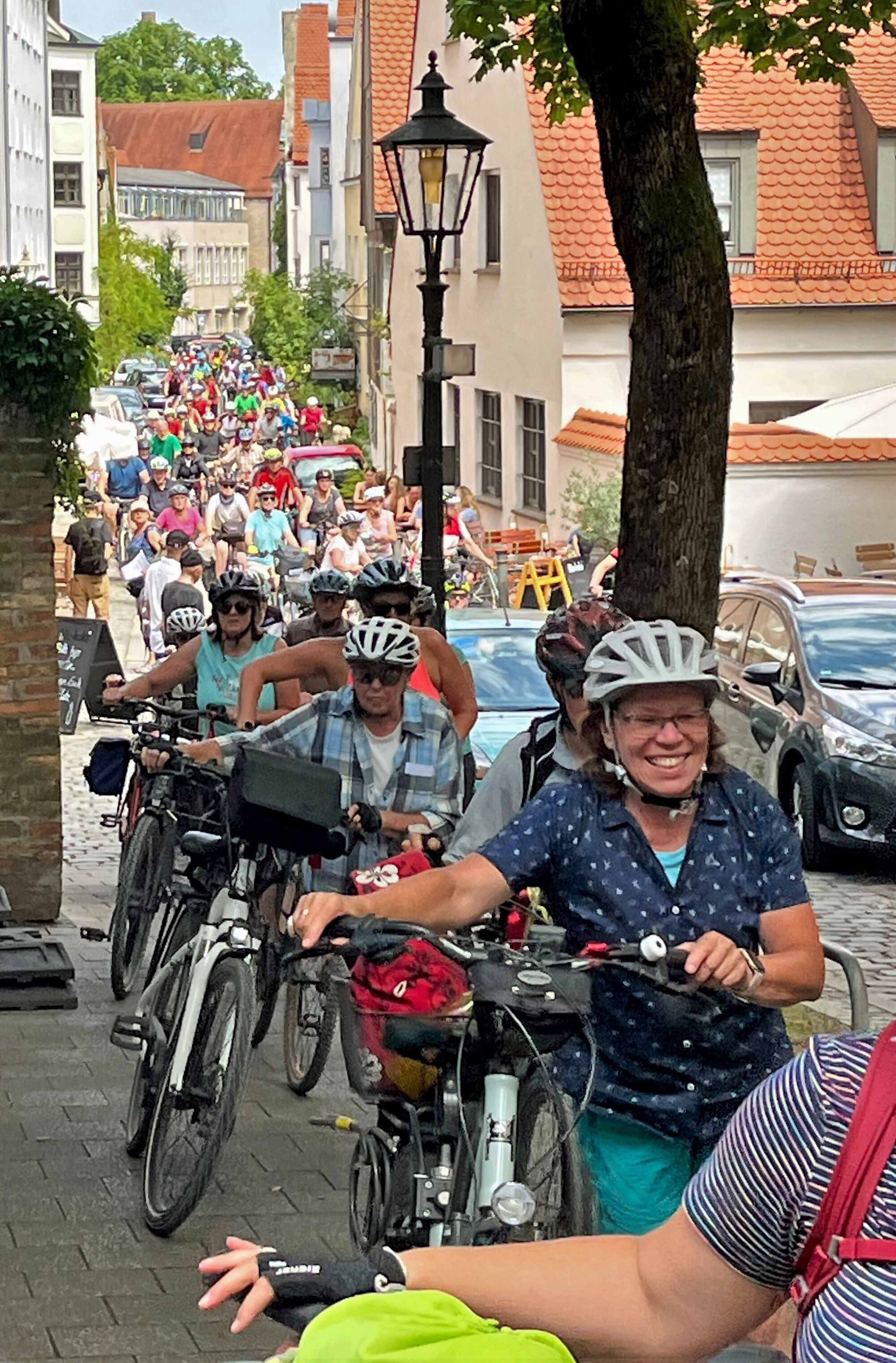 Radwallfahrer unterwegs zum heiligen Ulrich (BSA Außenstelle Donau-Ries)