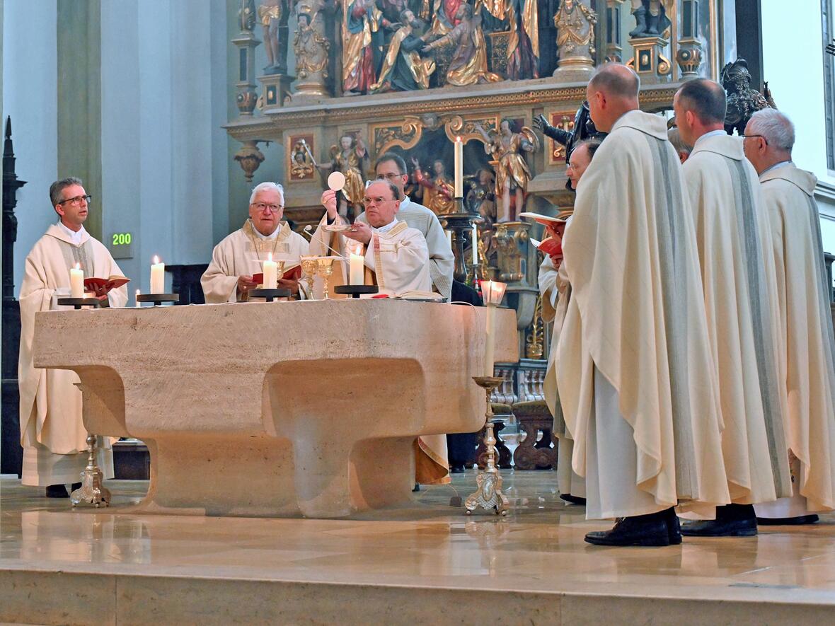 Die gemeinsame Feier der Eucharistie in der Ulrichsbasilika.