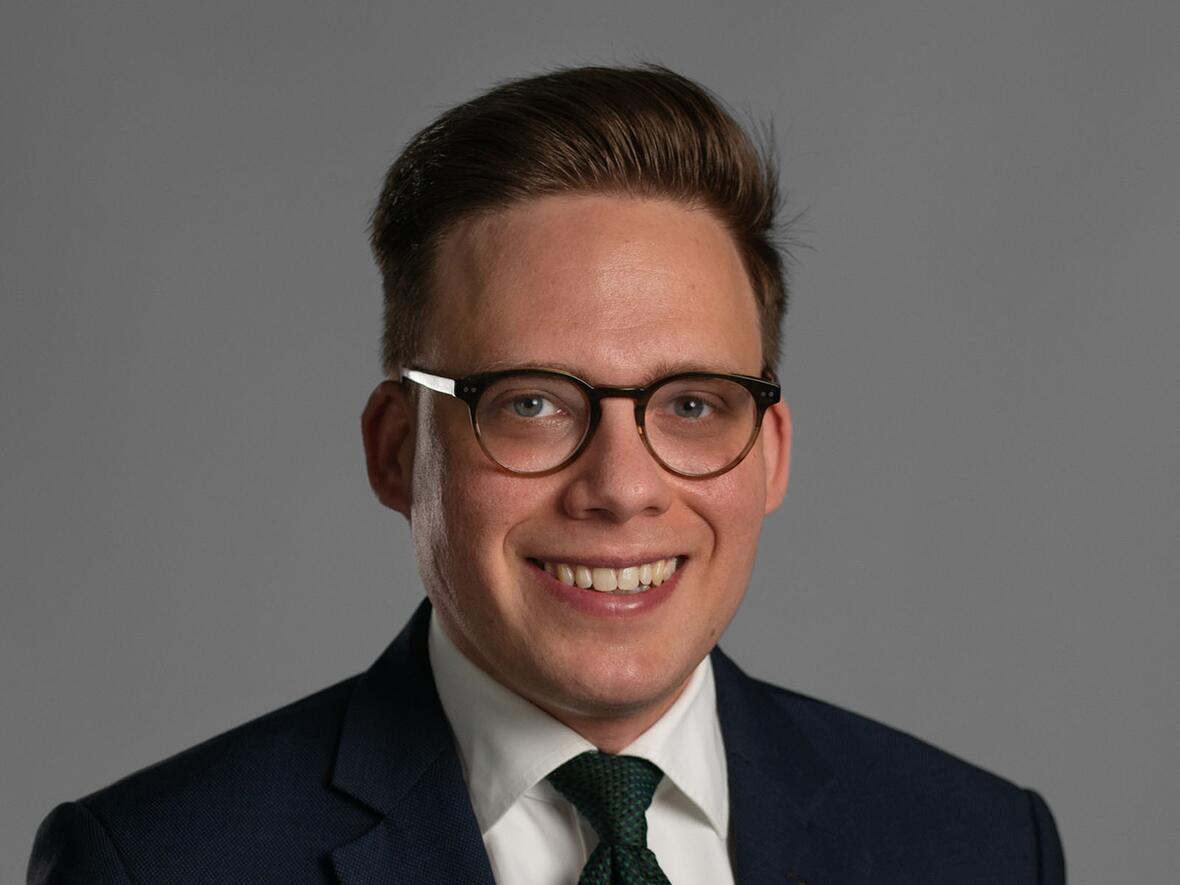 Der Augsburger Kirchenhistoriker Dr. Matthias Simperl (Foto: Anatoli Oskin / Pressestelle der Universität Augsburg)