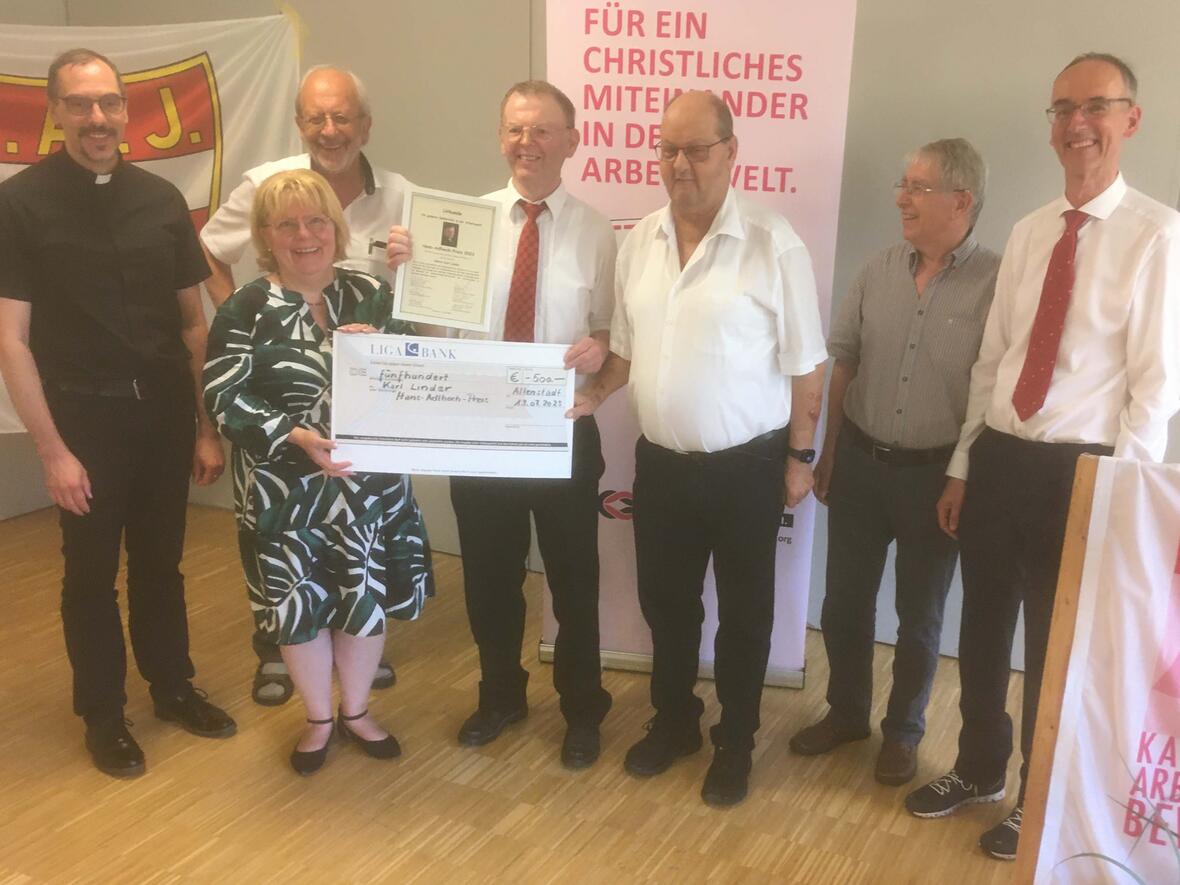 Der Hans-Adlhoch-Preis wurde dieses Jahr an Karl Linder aus Hohenfurch verliehen. (Foto: KAB)