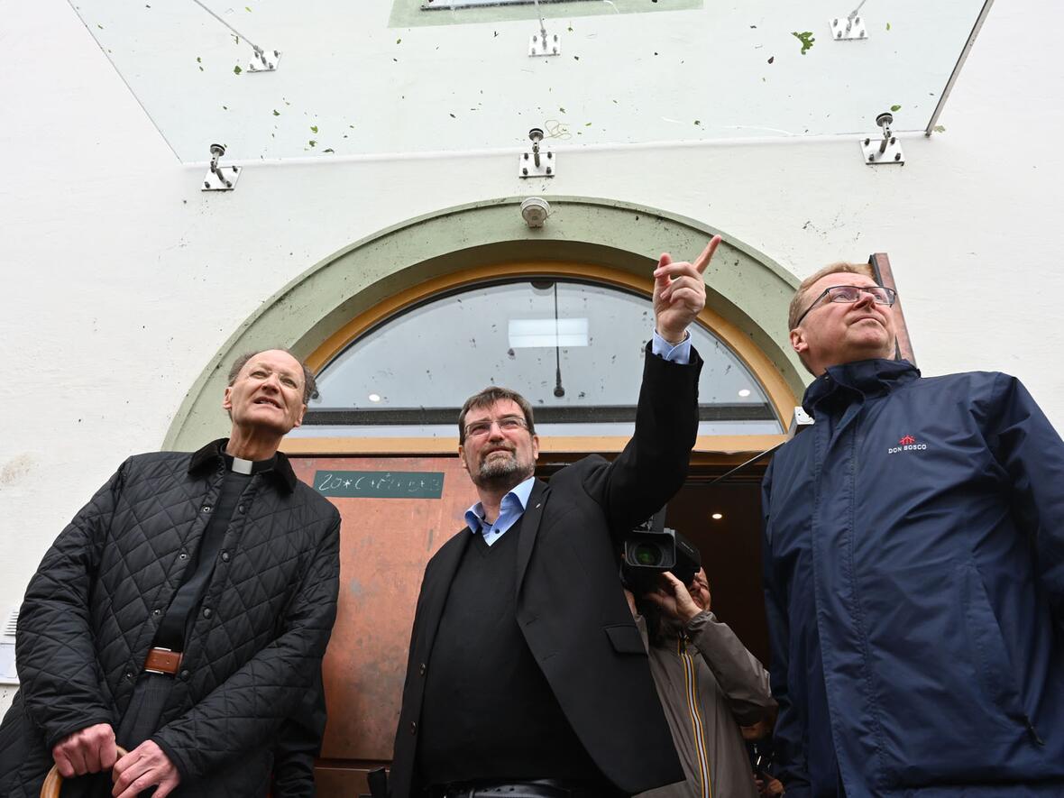 (v.l.) Generalvikar Monsignore Dr. Wolfgang Hacker, Provinzial P. Reinhard Gesing SDB und Klosterdirektor P. Heinz Menz SDB (Foto: Julian Schmidt / pba)