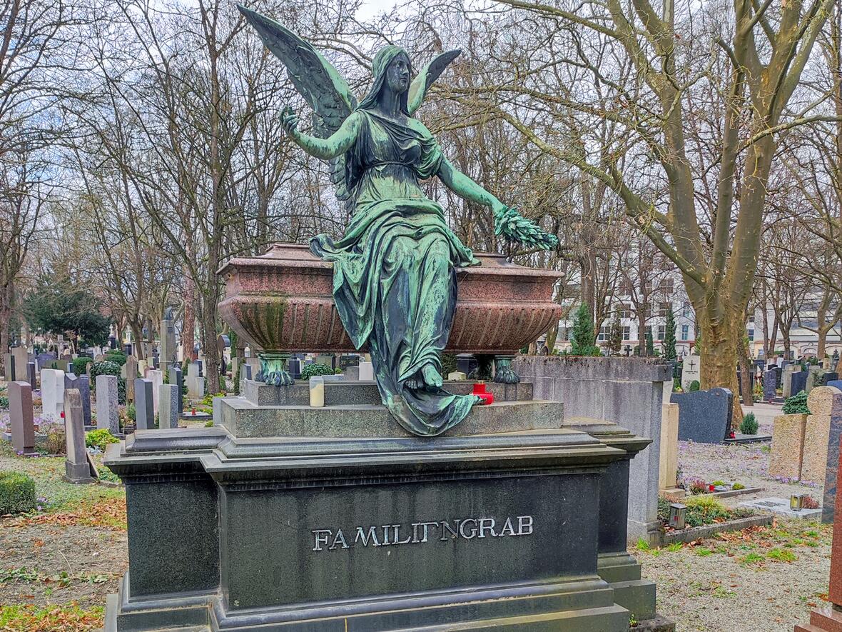 Familiengrab auf dem Hermansfriedhof in Augsburg. (Foto: Leander Stork / pba) 
