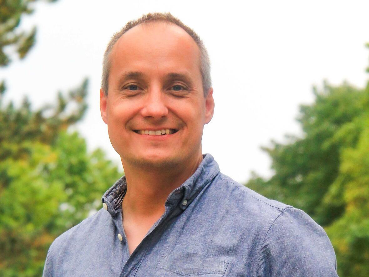 Pastoralreferent Andreas Ihm hat ab September die Stelle für queersensible Pastoral inne. (Foto: privat)