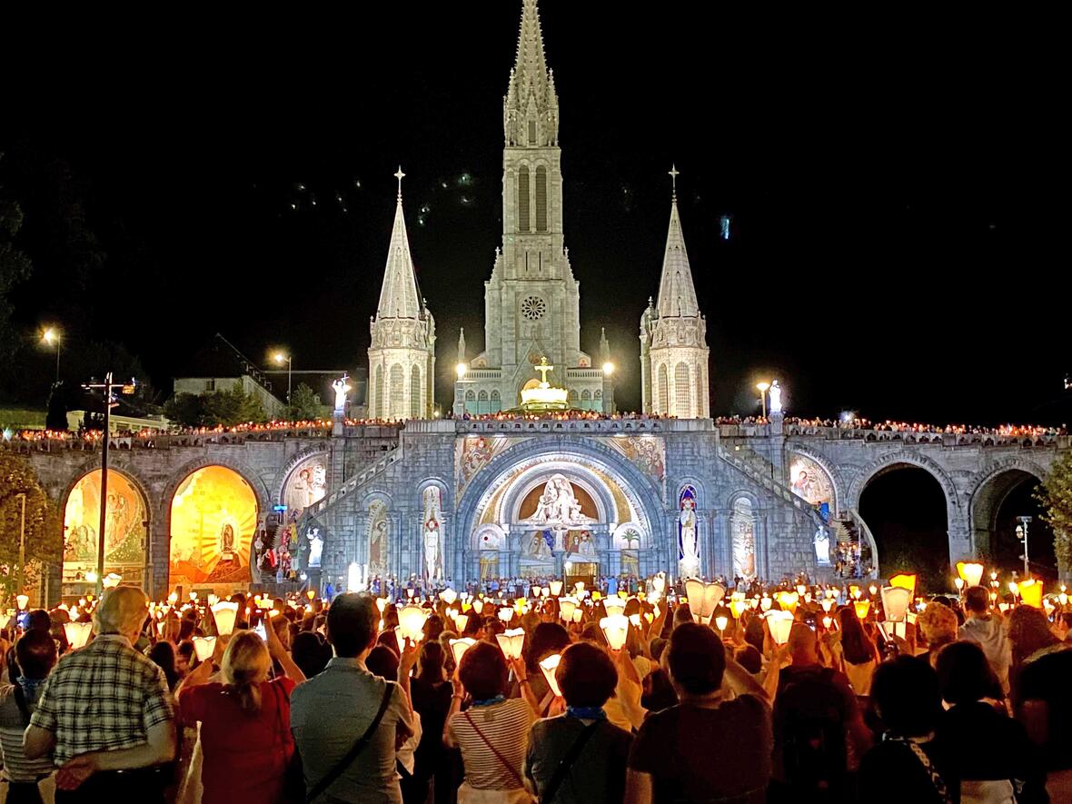 Bei der abendlichen Lichterprozession ist die besondere Stimmung dieses Ortes mit allen Sinnen zu spüren. (Foto: Andreas Martin)