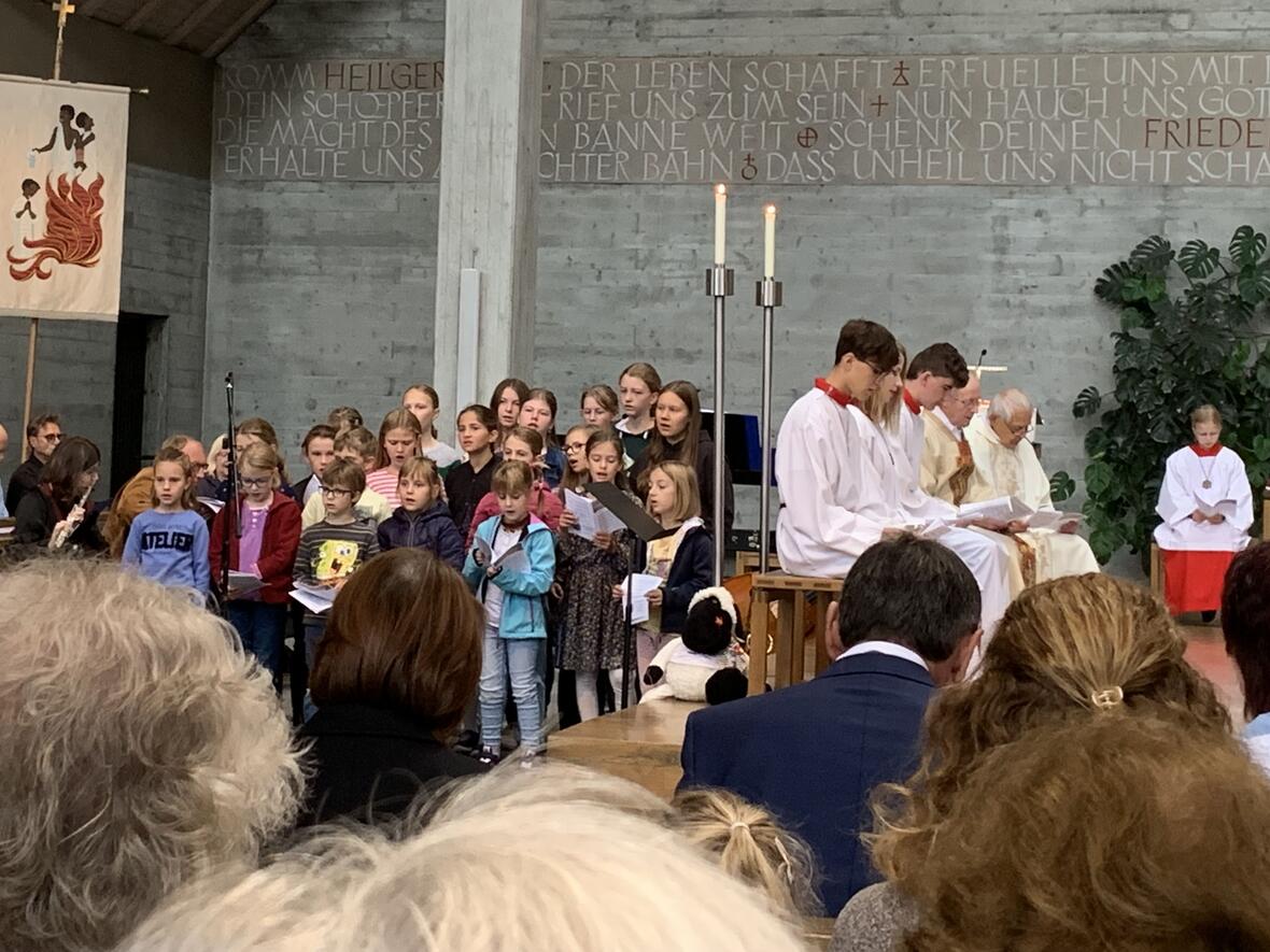 Der Kinderchor minibeats umrahmte den Festgottesdienst zusammen mit zahlreichen weiteren Chören- und Instrumentalensembles. 