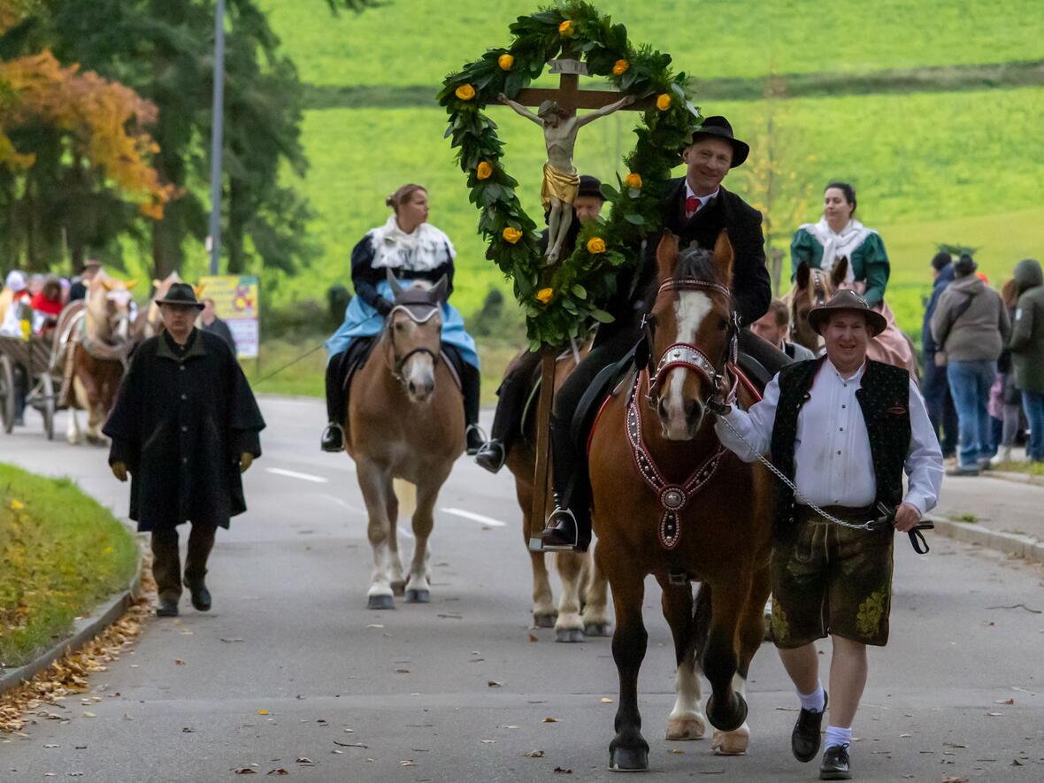 Pilgerweg zur wahren Freiheit: Leonhardifest in Inchenhofen (Fotos: Julian Schmidt / pba)