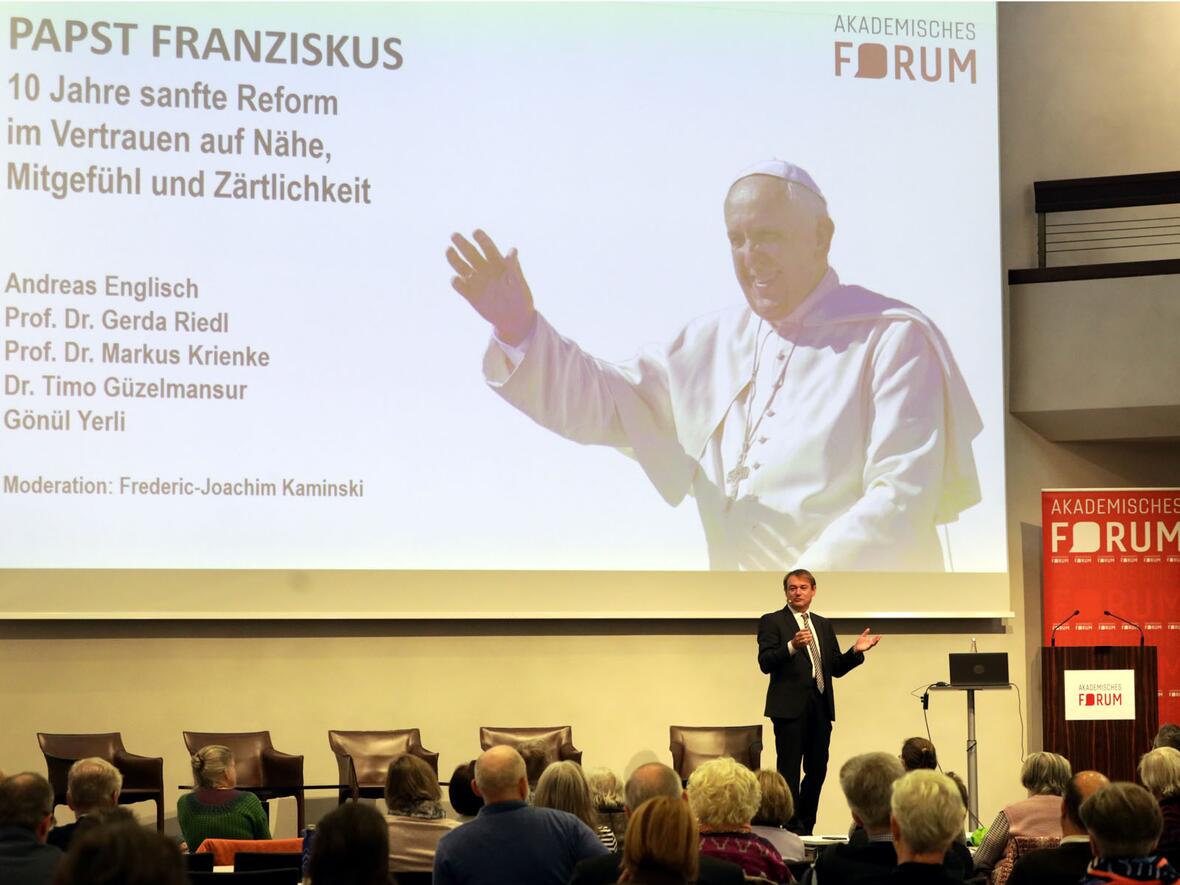 Der Studientag zum zehnjährigen Amtsjubiläum von Papst Franziskus fand im Haus Sankt Ulrich statt (Fotos: Annette Zoepf / pba)