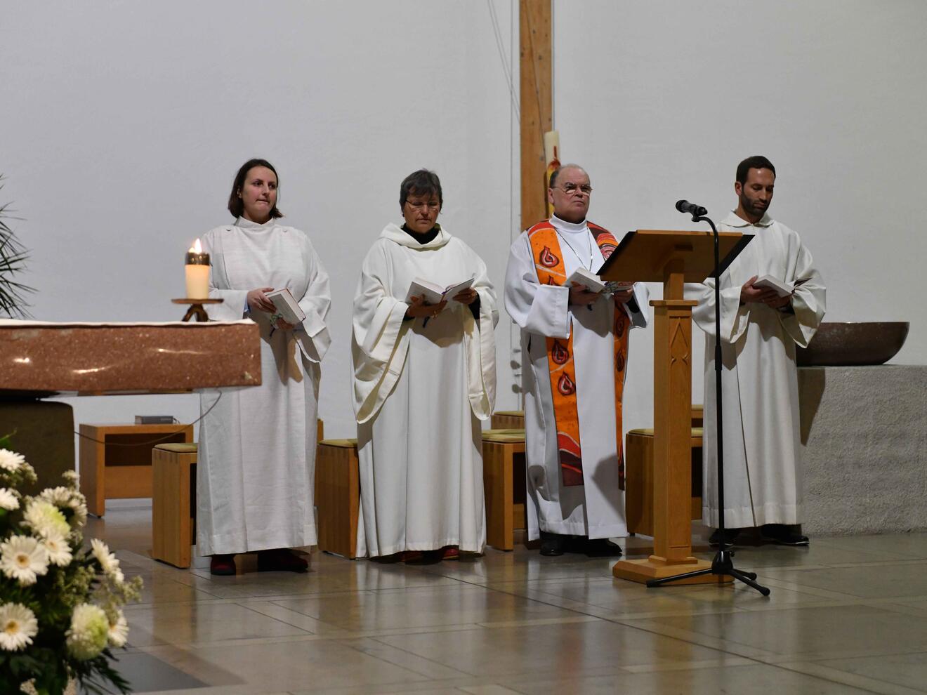 Die Wortgottesfeier sollte meditativ, musikalisch und anders sein. Von einer Vorbereitungsgruppe aus den Reihen der Pastoralreferent/-innen wurde sie mitgestaltet.   
