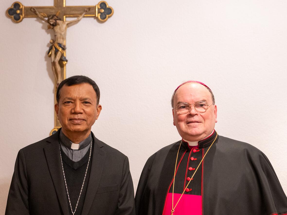 Erzbischof Shaw und Bischof Bertram in Augsburg (Foto: Julian Schmidt / pba)