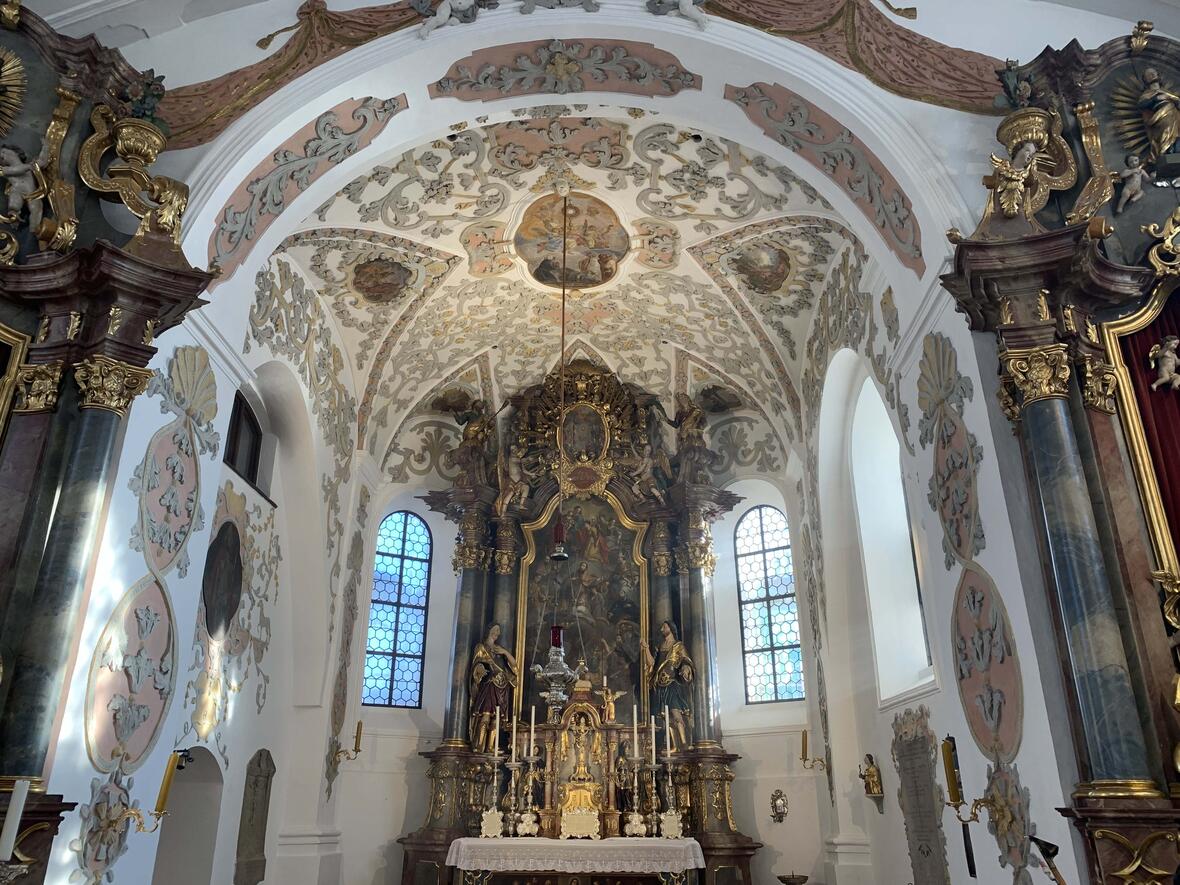 Die frisch renovierte Kirche St. Blasius in Zuchering erstrahlt hell und in neuem Glanz. (Fotos: Viktoria Zäch, pba)