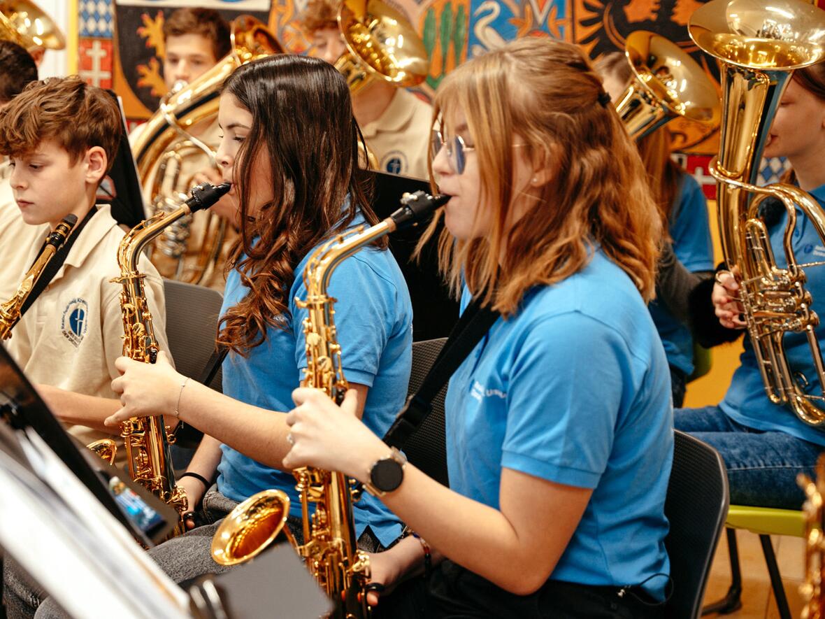 Stimmungsvolle Musik bei der Feier zur Einweihung der neuen und generalsanierten Schulgebäude in Donauwörth. (Fotos: Schulwerk / Anna Singer)