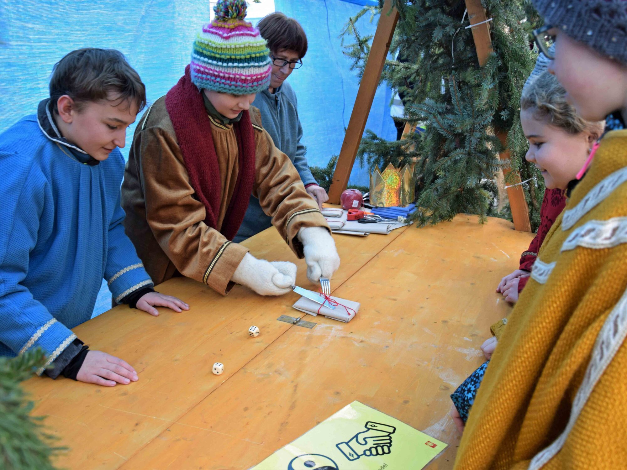 Schokladenessen wie bei Kindergeburtstagen (Foto Verspohl-Nitsche)