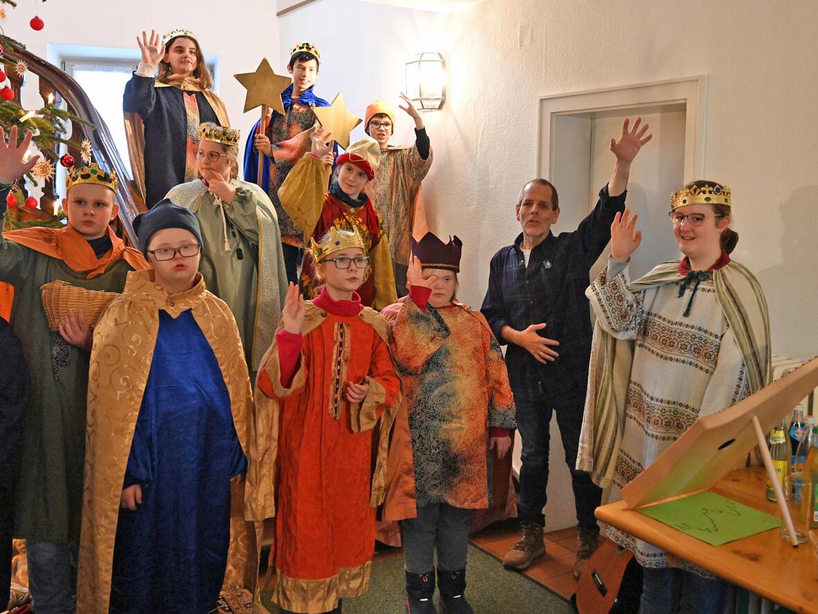 "Ein Hoffnungsstern für dich": Sternsingerlied mit Gebärden.