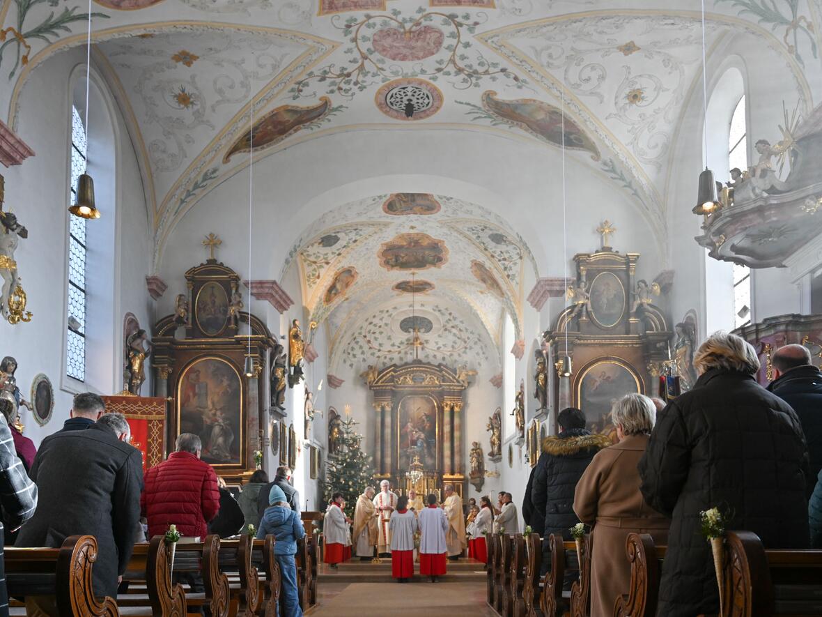 Die Pfarrkirche St. Adelgundis in Anhausen (Foto: Theresa Wiedemann / pba)