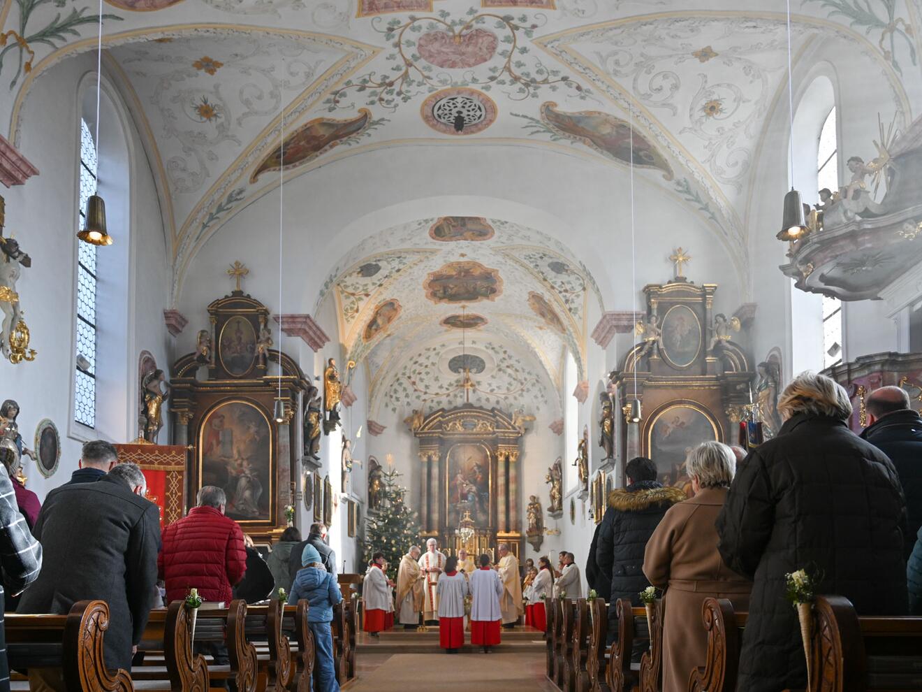 Die Pfarrkirche St. Adelgundis in Anhausen (Foto: Theresa Wiedemann / pba)