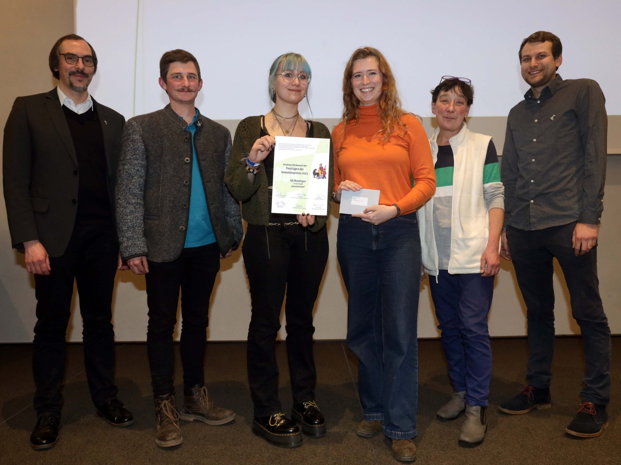 Der Innovationspreis ging an die KJG Memmingen. Sie haben ein "Awarenessteam" gegründet, um die eigenen Werte und das Agieren im Verband achtsam wahrzunehmen und zu reflektieren 