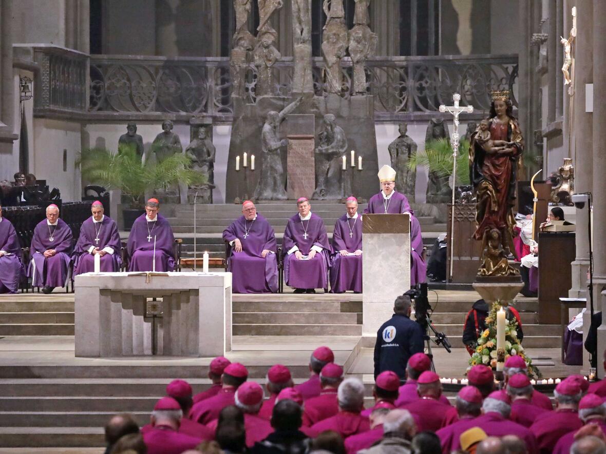 Predigt vom DBK-Vorsitzenden Bischof Dr. Georg Bätzing. (Foto: Annette Zoepf / pba)