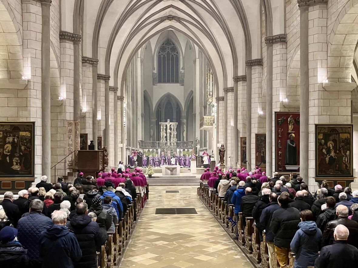 Der Dom war während des Eröffnungsgottesdienstes gut gefüllt. (Foto: Nicolas Schnall / pba)
