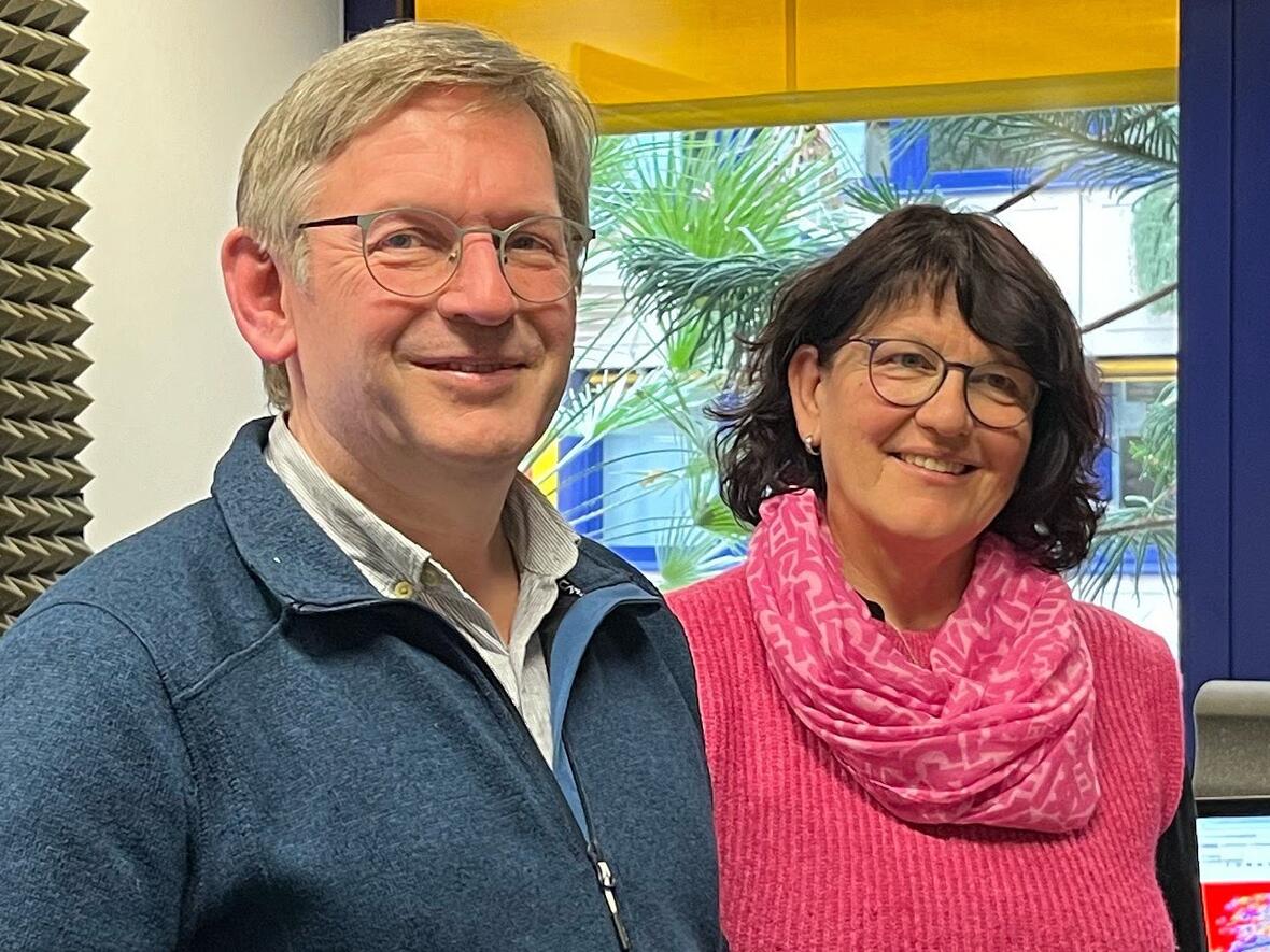 Dieter Haschner und Martha Hänsler bei Capucchino. (Foto: Radio Augsburg)