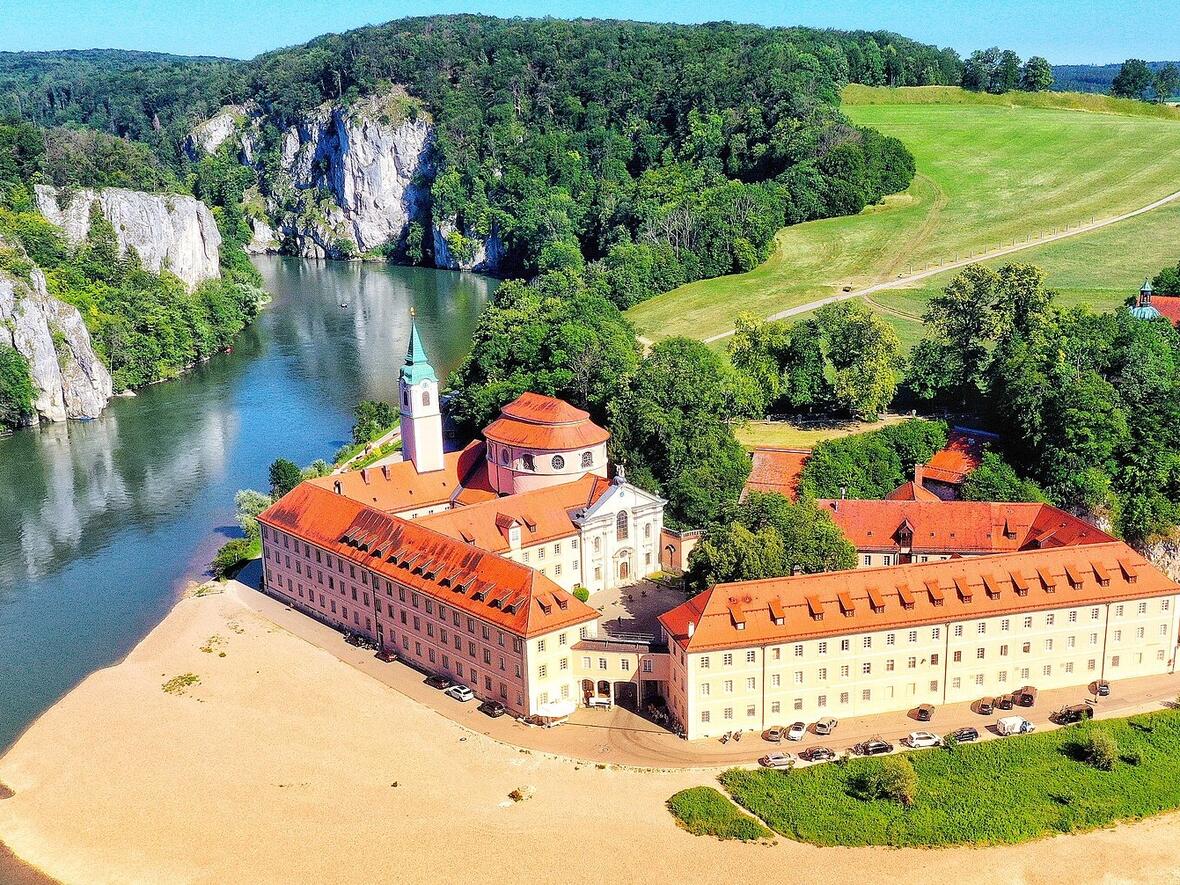 Kloster Weltenburg ist Ziel der Reise. (Foto: Simon Waldherr / Wikimedia) 