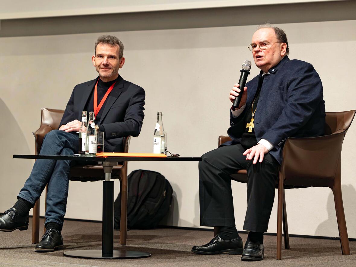 GKP-Jahrestagung in Augsburg: Beim anschließenden Hintergrundgespräch im Haus Sankt Ulrich stellte sich Bischof Bertram den Fragen der Journalisten. (Foto: Christian Klenk)