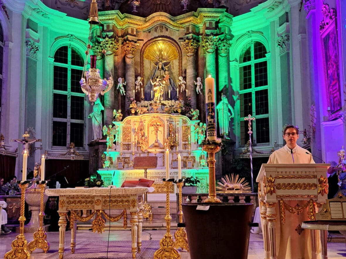 Jugendosternacht 2023 in Lechbruck (Foto: Sr. Daniela Martin) „Wie zuletzt in Lechbruck wird auch 2024 wieder mit Lichttechnik gearbeitet.“