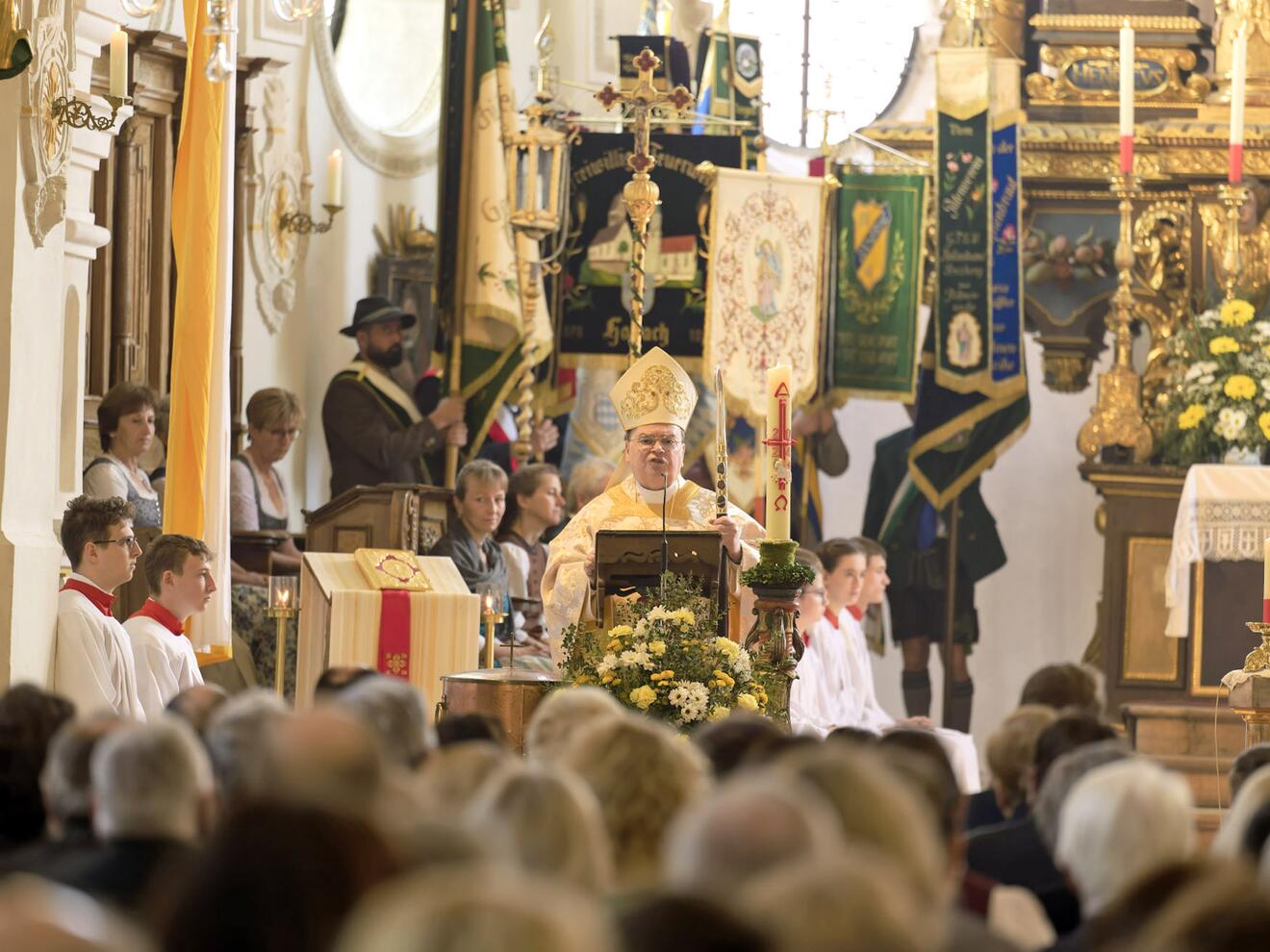 Bischof Bertram besucht die Ulrichspfarrei Habach im Pfaffenwinkel. (Fotos: PG Habach)