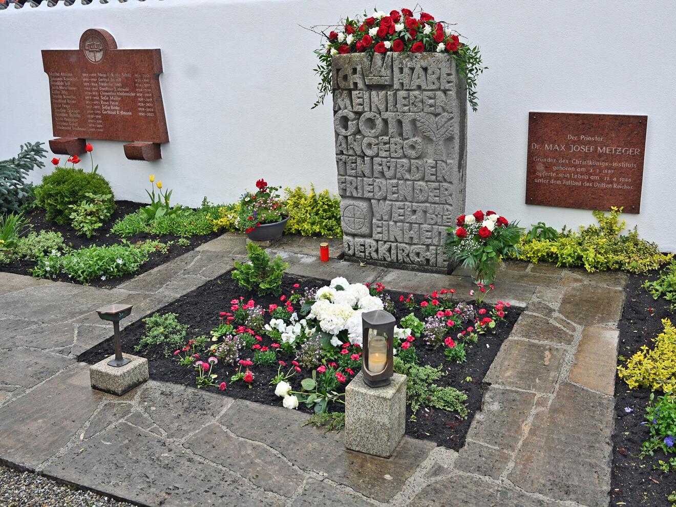Max Josef Metzger wurde 1968 auf den Friedhof in Meitingen umgebettet. 